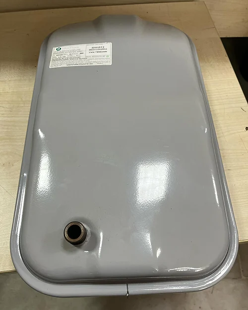 Bosch - Buderus GB022i Kombi Genleşme Tankı 6 Litre 12 Sırttan Çıkışlı ÖNAYSAN Bosch - Buderus GB022i Kombi Genleşme Tankı 6 Litre 12 Sırttan Çıkışlı ÖNAYSAN